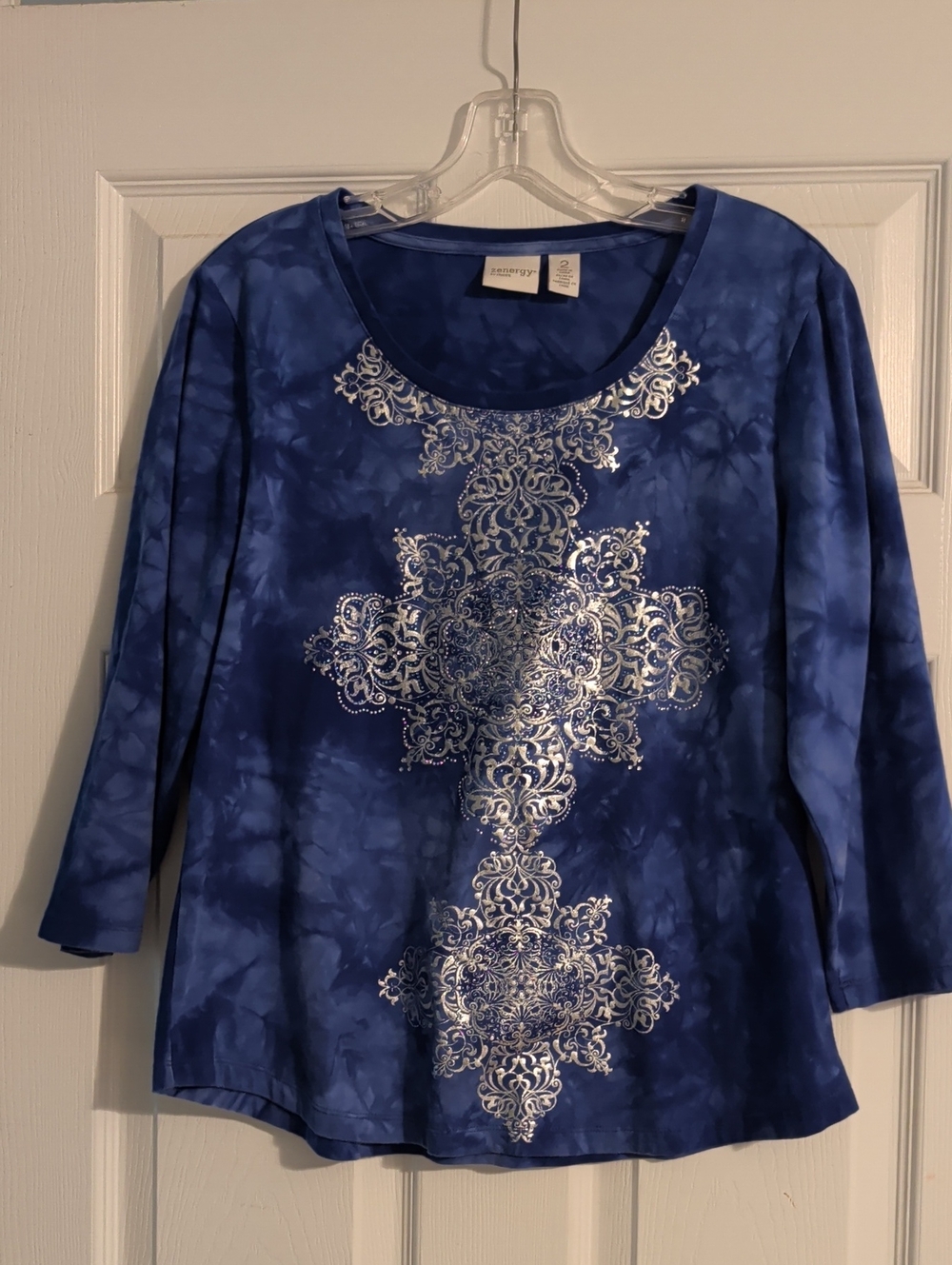 Chico's Zenergy Blue Tie-Dye Long Sleeve Top with Silver Medallion